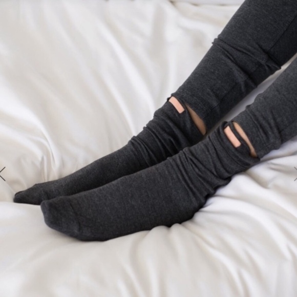LUNYA NWOT Restore Charcoal Grey Pima Cotton Blend Socks One Size - Picture 1 of 3